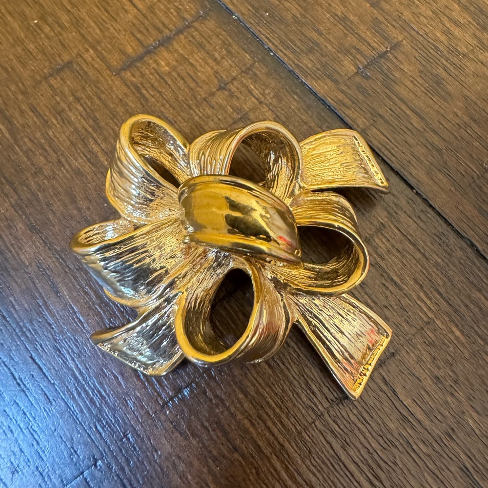 Vintage Gold Bow Brooch